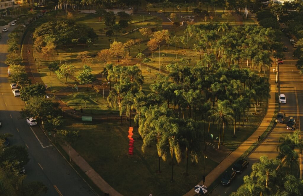 Parque Jardim das Perdizes ao pôr do sol, no entorno do Sequoia